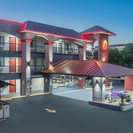 Super 8 By Wyndham Austin University/Downtown Area Dış mekan fotoğraf
